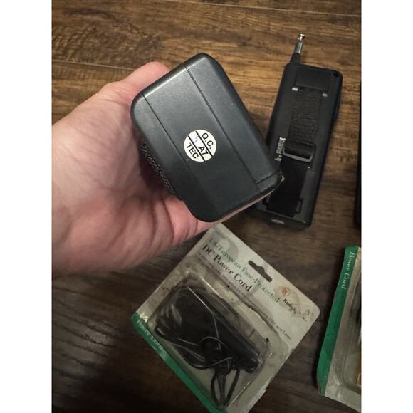 Lot of 2 Radio Shack TRC-235 Walkie Talkie CB Citizens Band Transceiver 3 Ch. - Picture 7 of 7